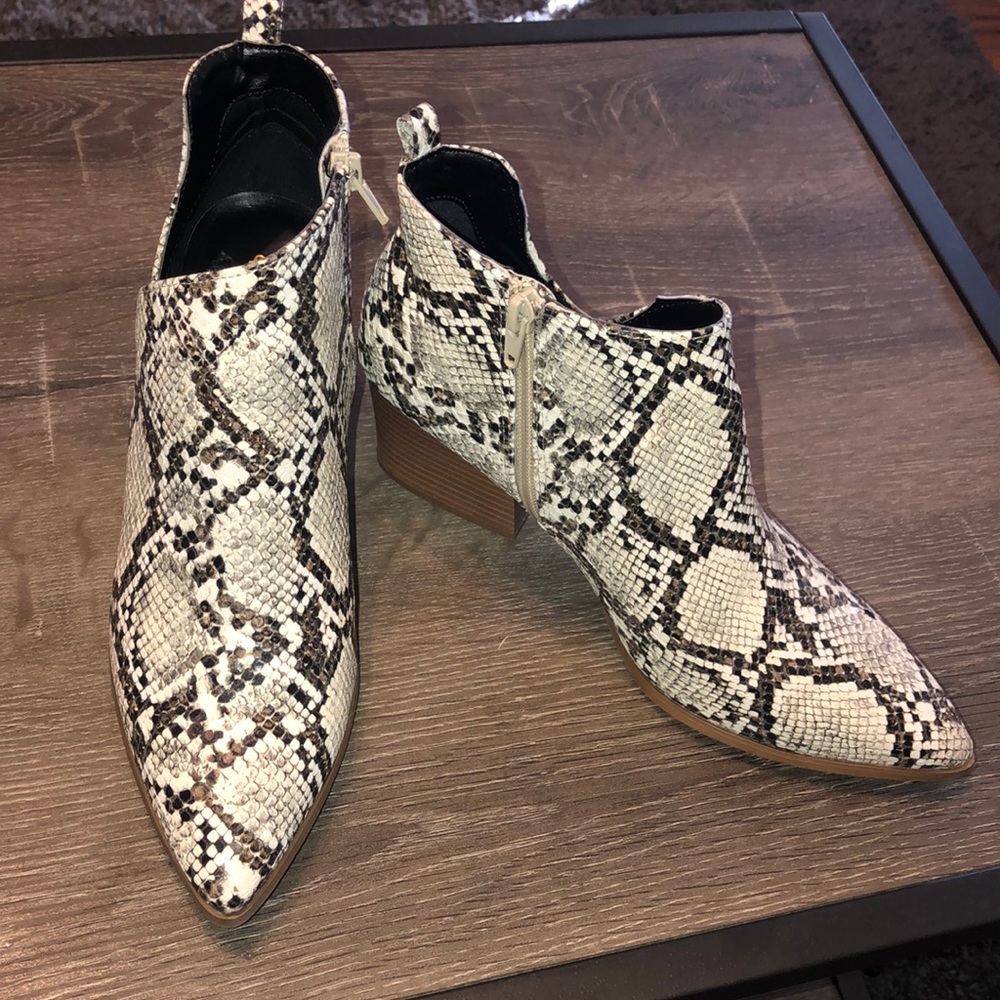 Qupid snakeskin booties